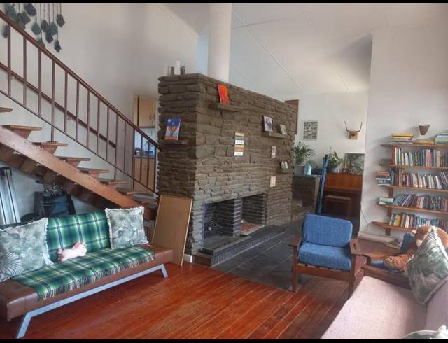6 BEDROOM HOUSE FOR SALE IN BERGSIG
